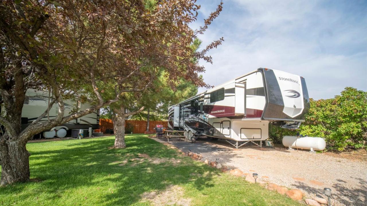Outdoor Glamping Large 5Th Wheel Setup Ok4A Leilighet Moab Eksteriør bilde