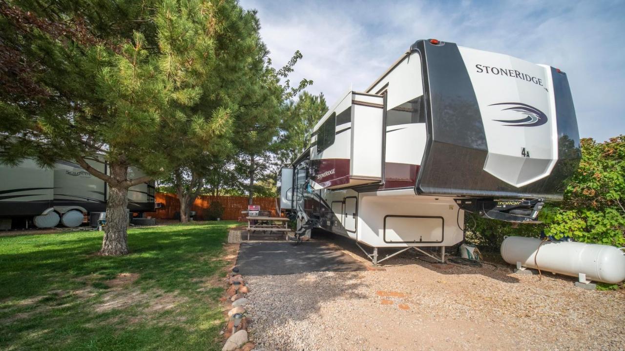Outdoor Glamping Large 5Th Wheel Setup Ok4A Leilighet Moab Eksteriør bilde