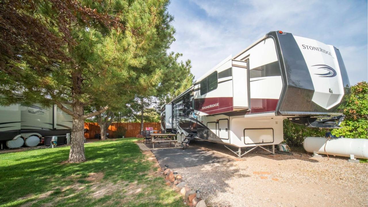 Outdoor Glamping Large 5Th Wheel Setup Ok4A Leilighet Moab Eksteriør bilde
