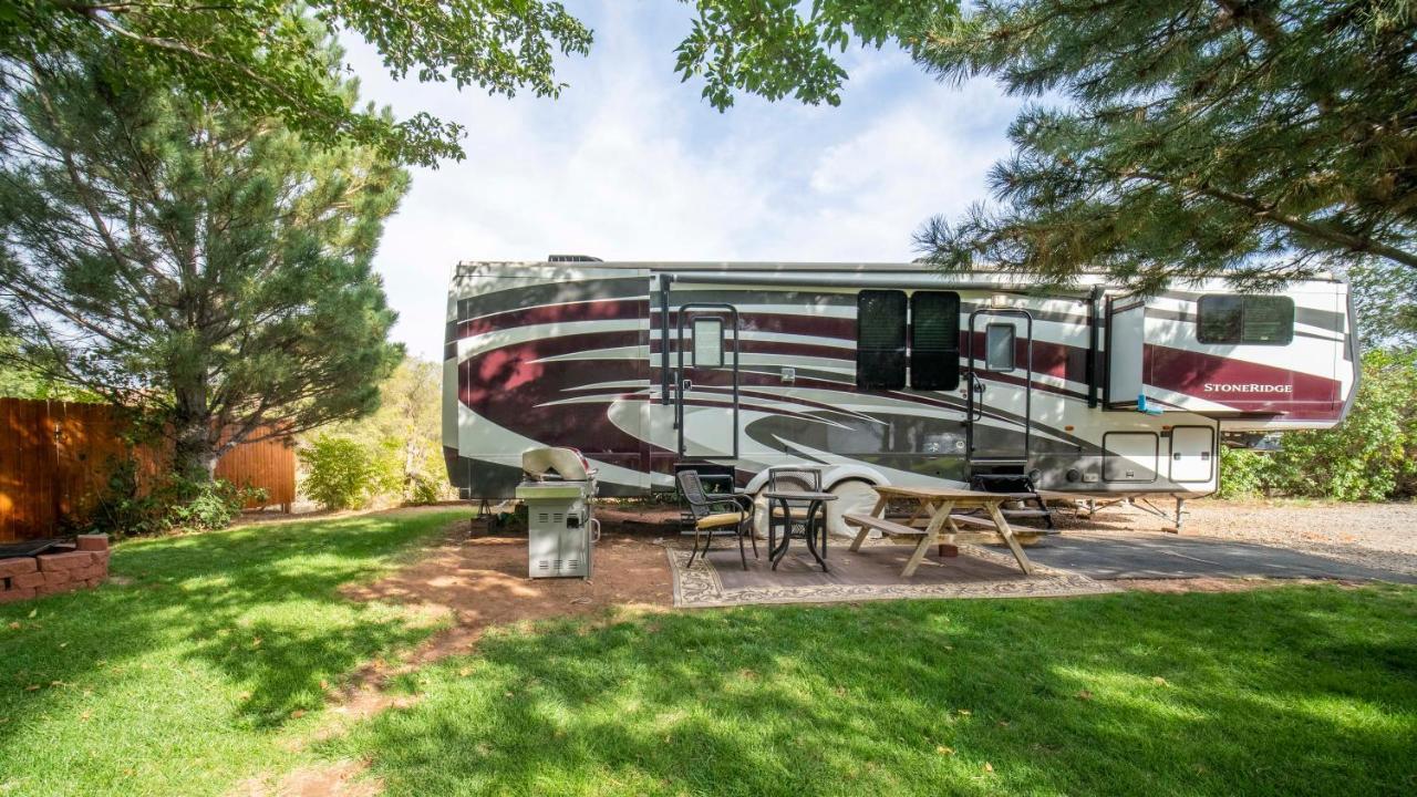 Outdoor Glamping Large 5Th Wheel Setup Ok4A Leilighet Moab Eksteriør bilde